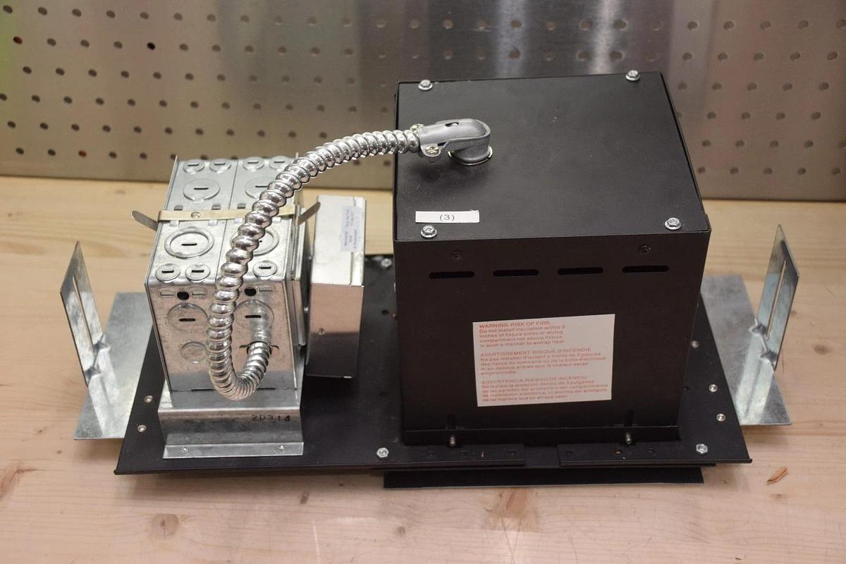 JESCO MYMH3070-1EWB MODULINEAR DIRECTIONAL LIGHTING ADJ. YOKE WHITE TRIM NEW