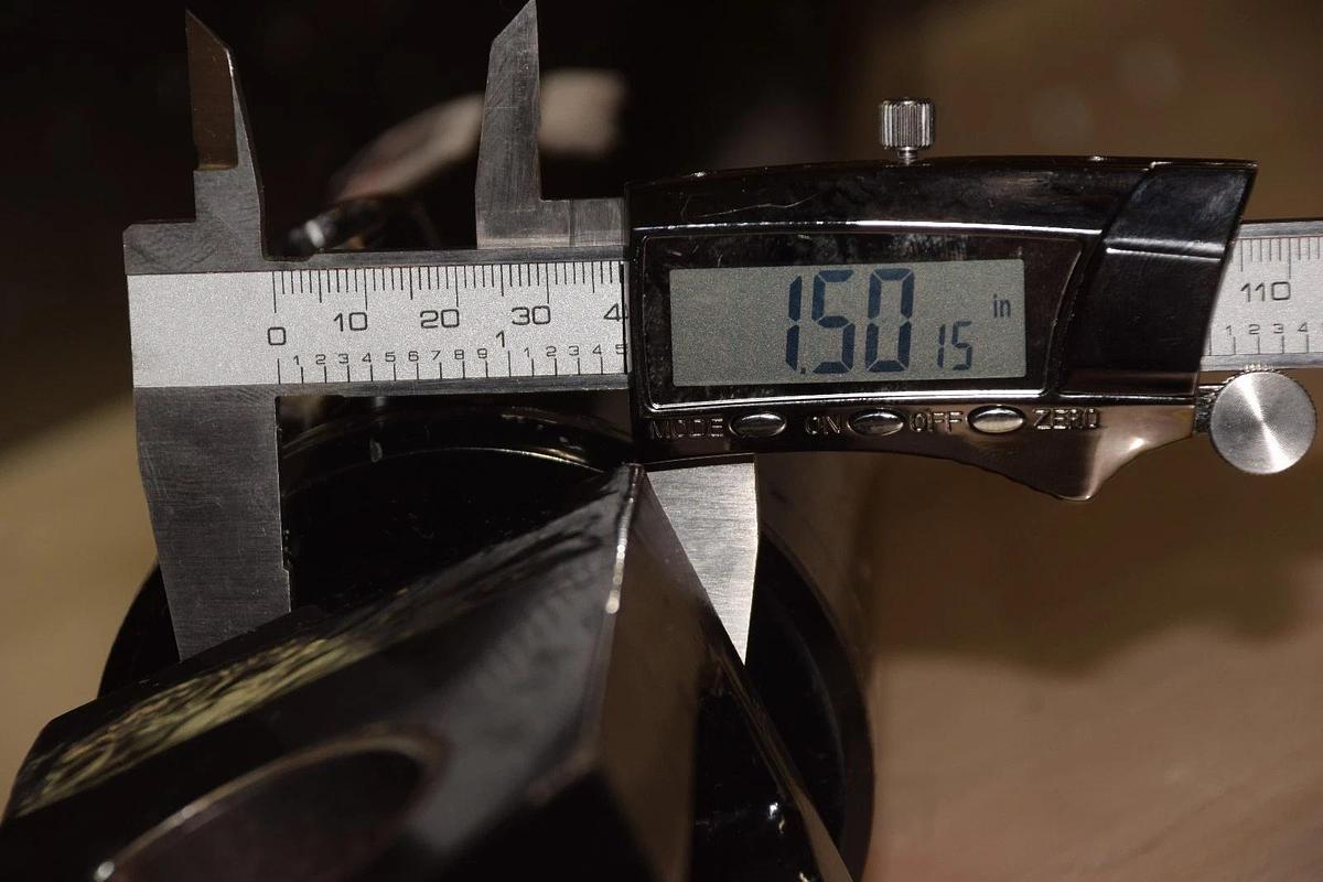 Hydraulic Cylinder 242805-2-48 9035193 G28203551 22" L  12" stroke  1-1/2" rod