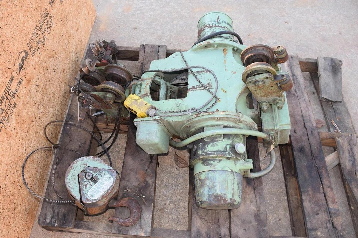 Used P&H HEVI LIFT TROLLEY ELECTRIC HOIST 3000 LB  1 1/2 ton 220v 440v 460v HRA-2