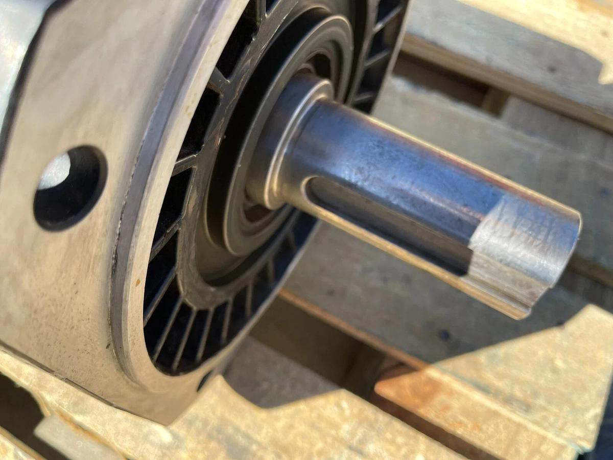 FANUC AC Spindle Motor A06B-0857-B100#3000 A06B-0857-B100 #3000 15kW 230v REFURB