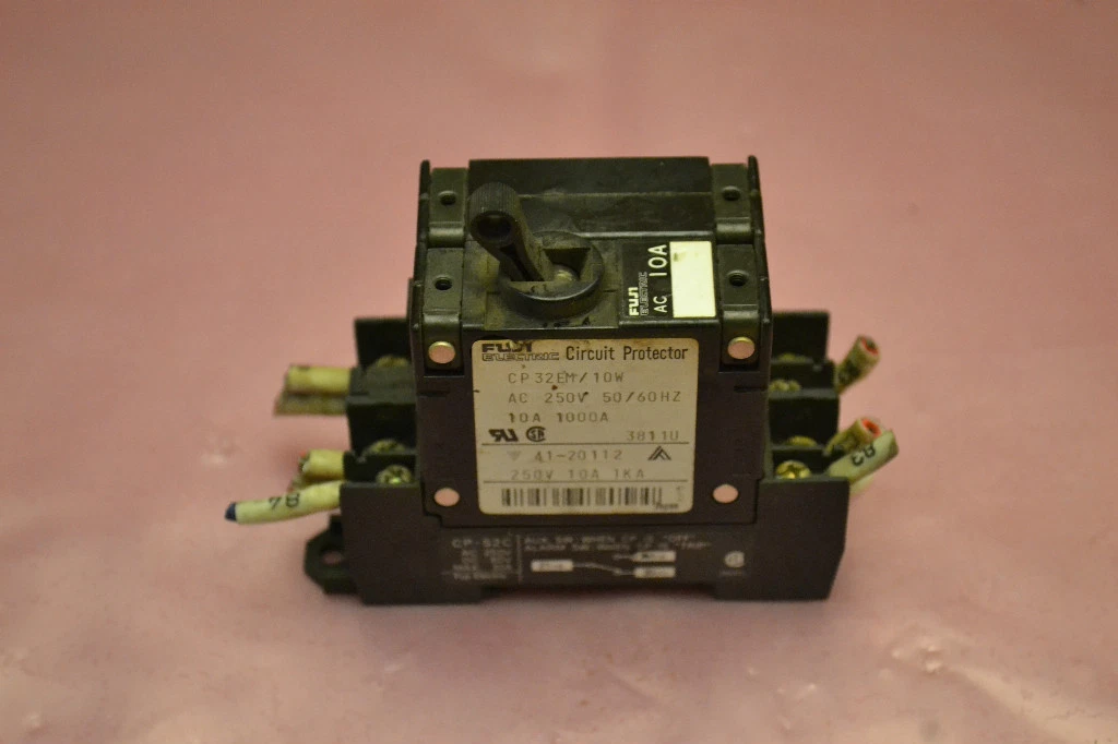Used FUJI ELECTRIC CP32EM/10W CP32EM 10W 10A 10 A 10AMPS 250V 250 V