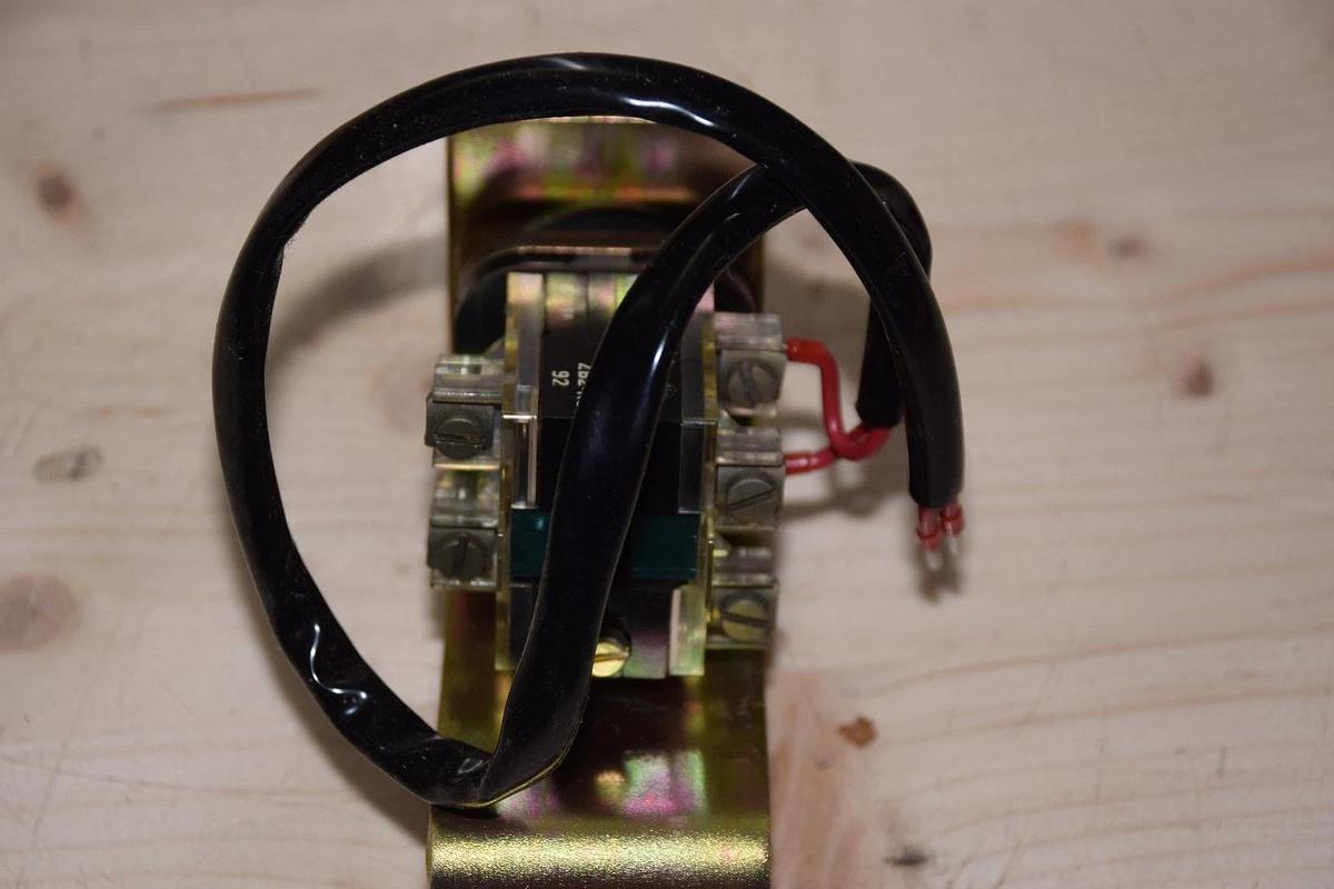 Telemecanique EL-2485 EL2485 ZB2-RB ZB2-RA push button Switch Relay Start Stop