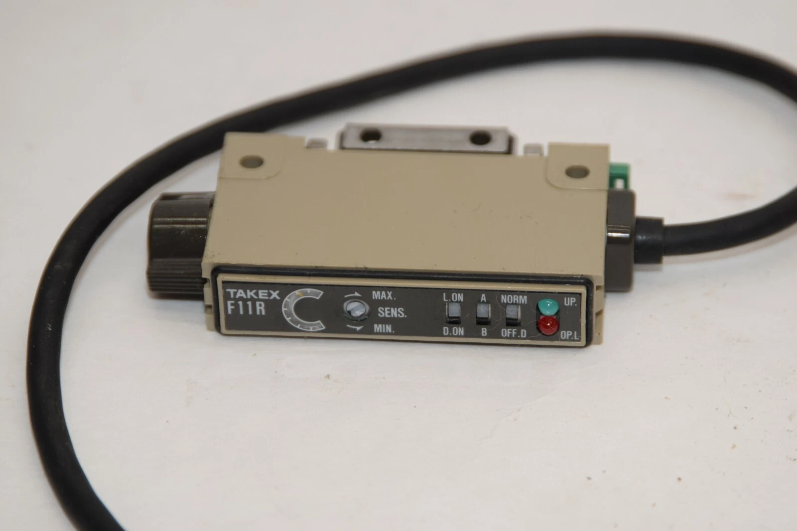 Used TAKEX F11R 12-24Vdc Fiber Optic Sensor Amplifier
