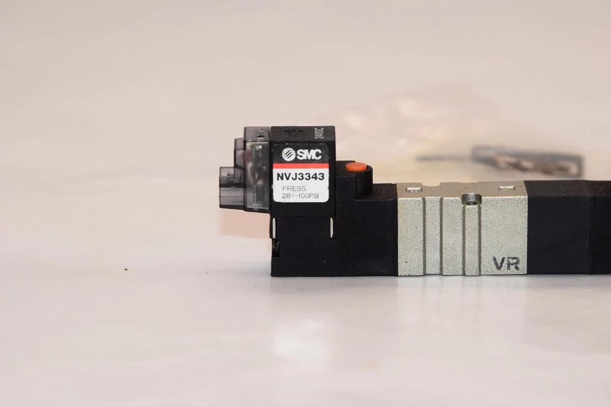 (NEW) SMC NVJ3343 24V Coil Solenoid Valve W/Gasket