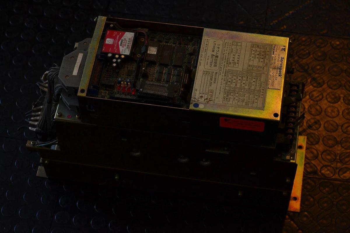 Used Yaskawa ServoPack Servo Controller Drive CACR-SR CACR-SR06TZ9SMY02A
