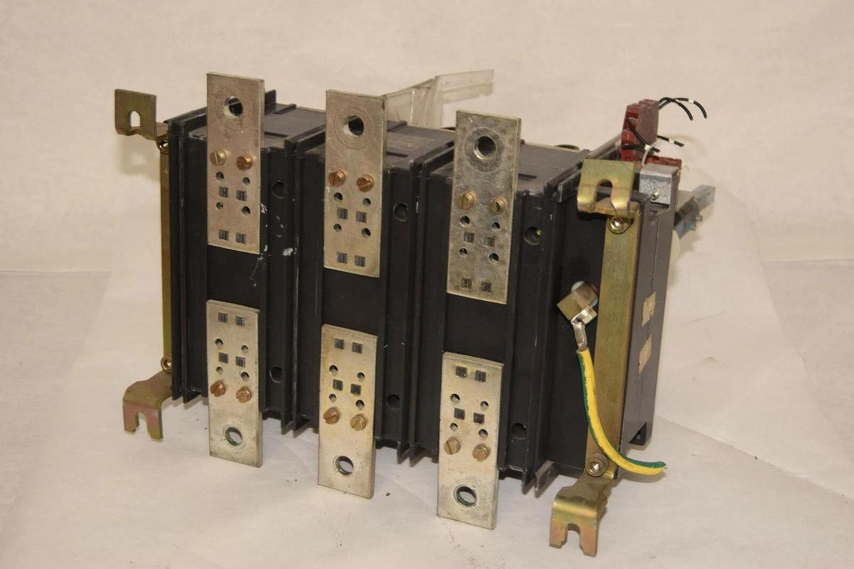 Used SIEMENS 630 Amp Switch Fusible Disconnect with fuse  3KL61 30 1AB0 3KL6130-1AB0