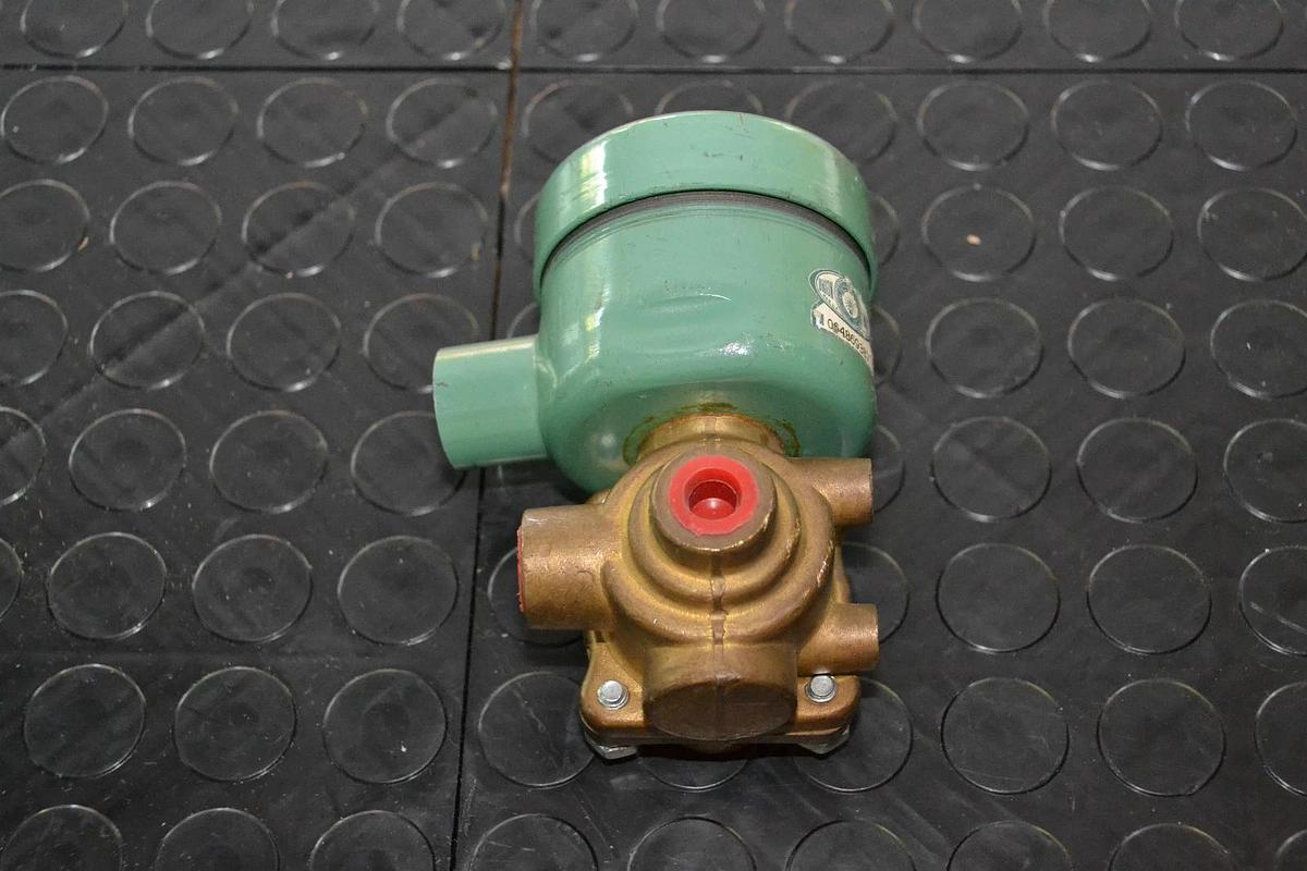 ASCO VALVE RED HAT VALVES HAZARDOUS LOCATIONS N064869387 N 064869387 NEW