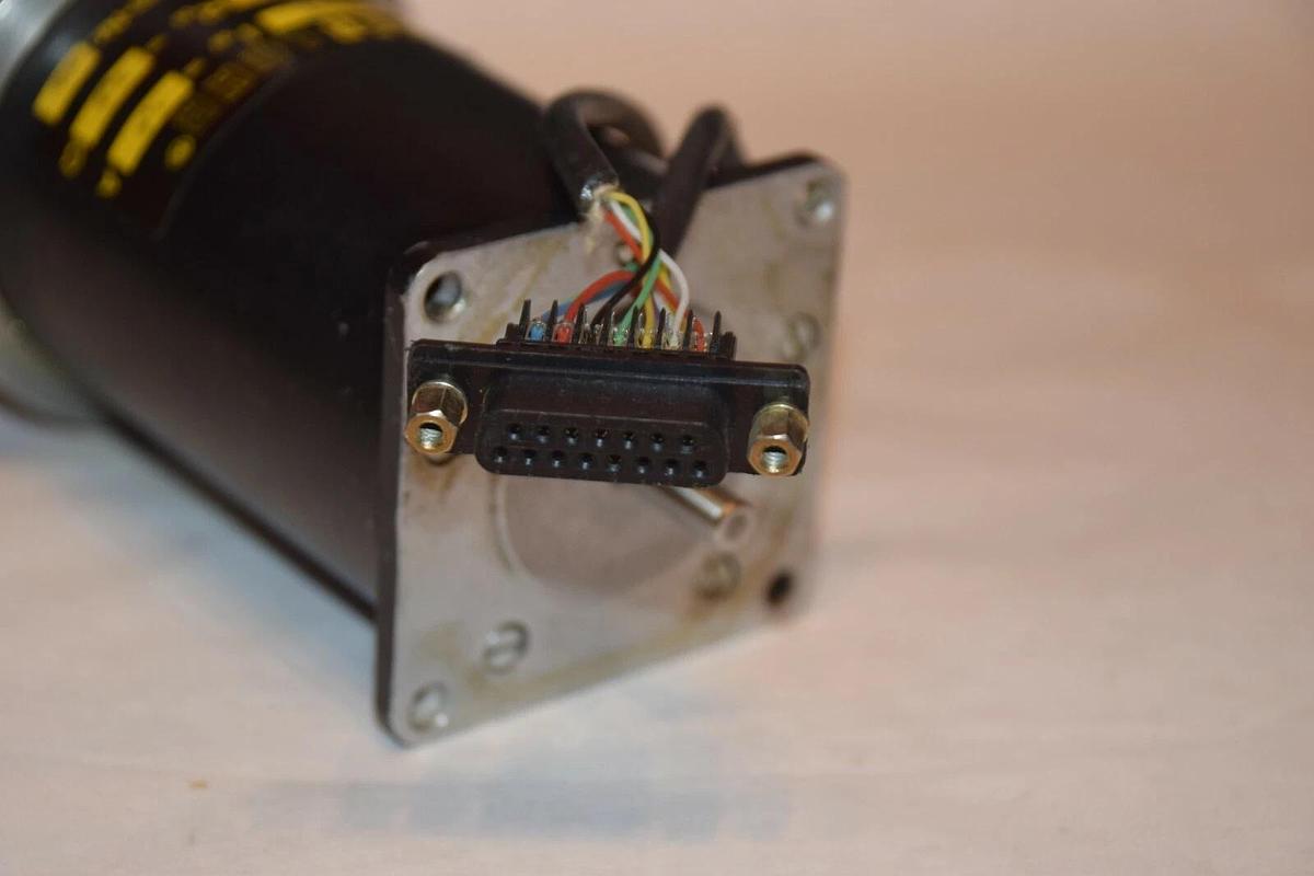 Used BERGER LAHR 12462015000 RDM 569/50 1.4A 2.3Ω STEPPER MOTOR