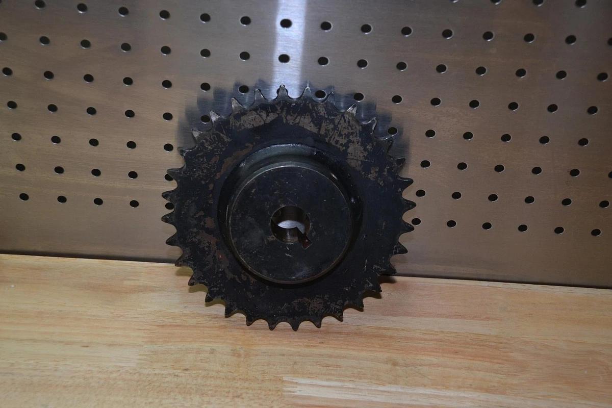 CLOVER 52P3/4 52P 3/4" BORE 32 TOOTH SPROCKET NEW