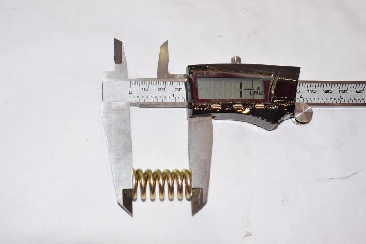 (NEW - Approx. Lot 45) SMC 1349166 1-1/4" x 5/8" Springs