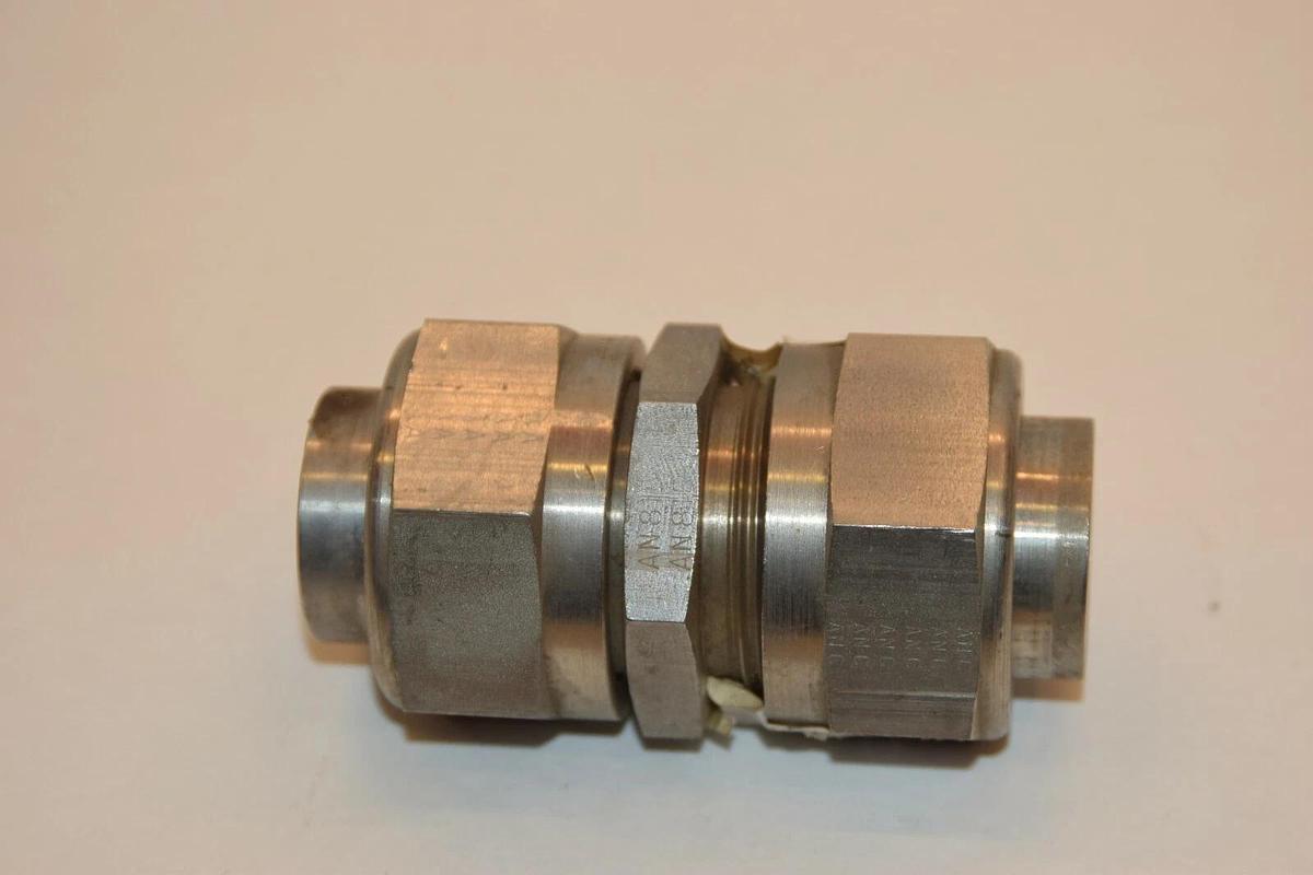 (New) PH 319-05579 1-1/4" Tube to tube UNION ADAPTER STAINLESS STEEL Swagelok ?