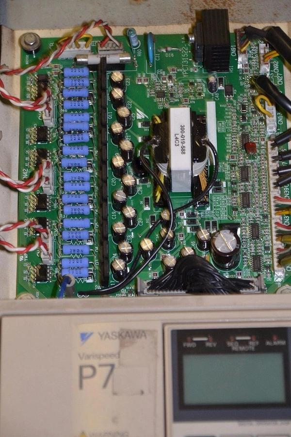 Used Yaskawa Varispeed P7 CIMR-P7U4075 125 HP 480V 156A AC VS Drive CIMRP7U4075 125HP
