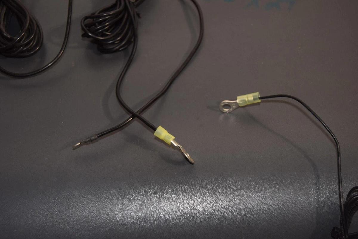 Used ARATRON AEI-DT020 ESD Monitor w/ 2 Mats 47"x36" & 60"x24" Wearwell Desk Mat Kit