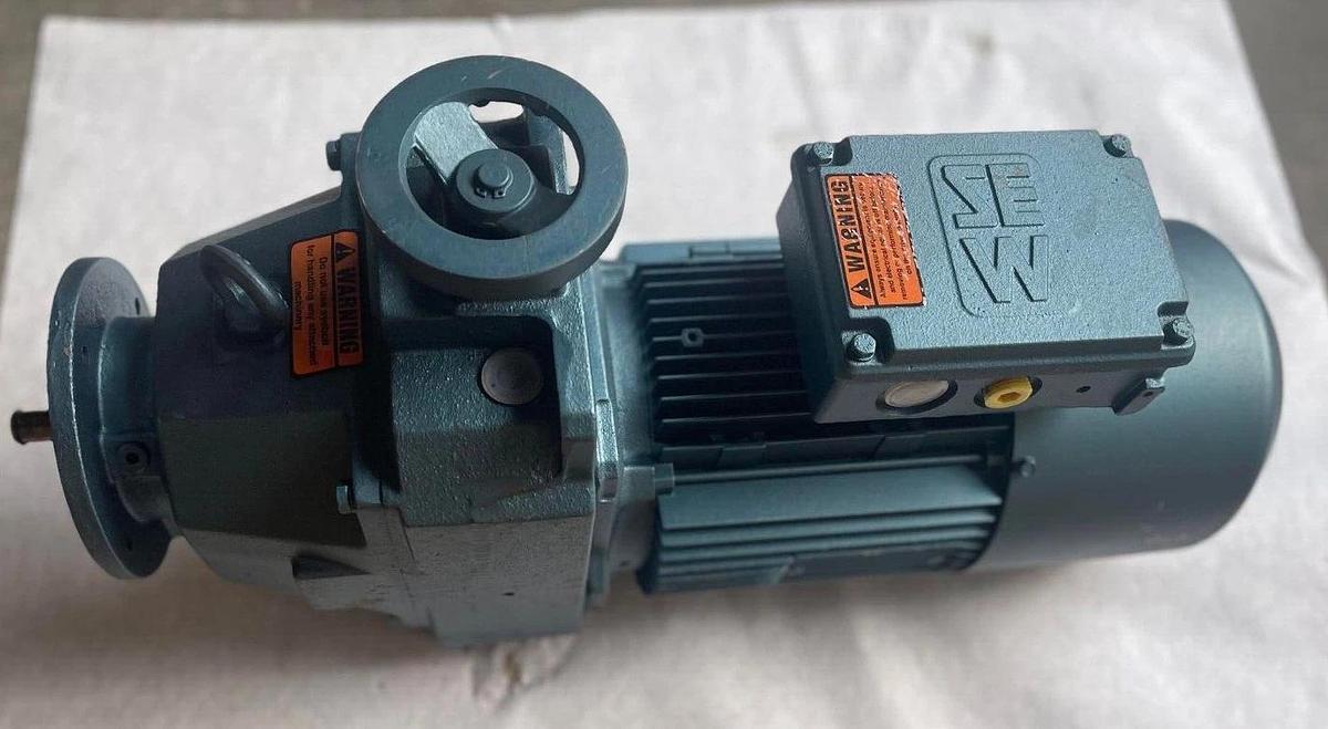 Sew Eurodrive AC Motor 3hp 3 HP  DF26BDV100M4BMG2HR-K STEFC 3ph 230/460v NEW