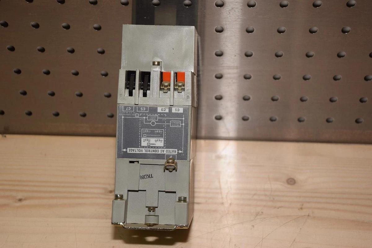 ALLEN BRADLEY 700 Type RT Solid State Timer 700-RT20C200A1 Ser.B 110-120v Coil