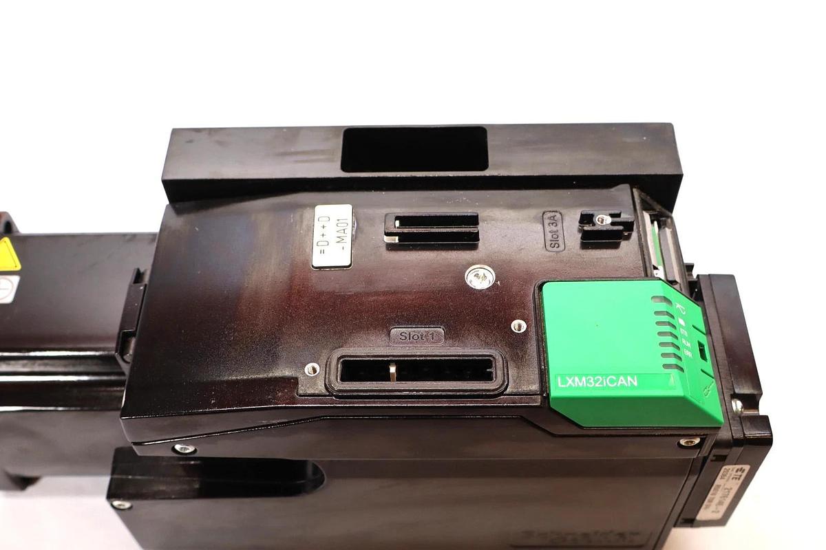 Schneider Electric Servo Motor 3PH 208v 400v 480v BMI1003P07A (New, take out)
