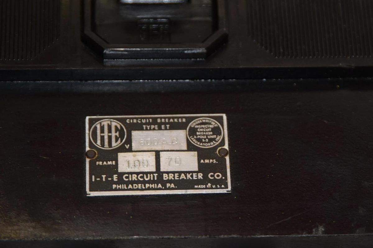 Used ITE TYPE ET 600Vac Frame 100 70A 70 Amp A 3 Pole Circuit Breaker