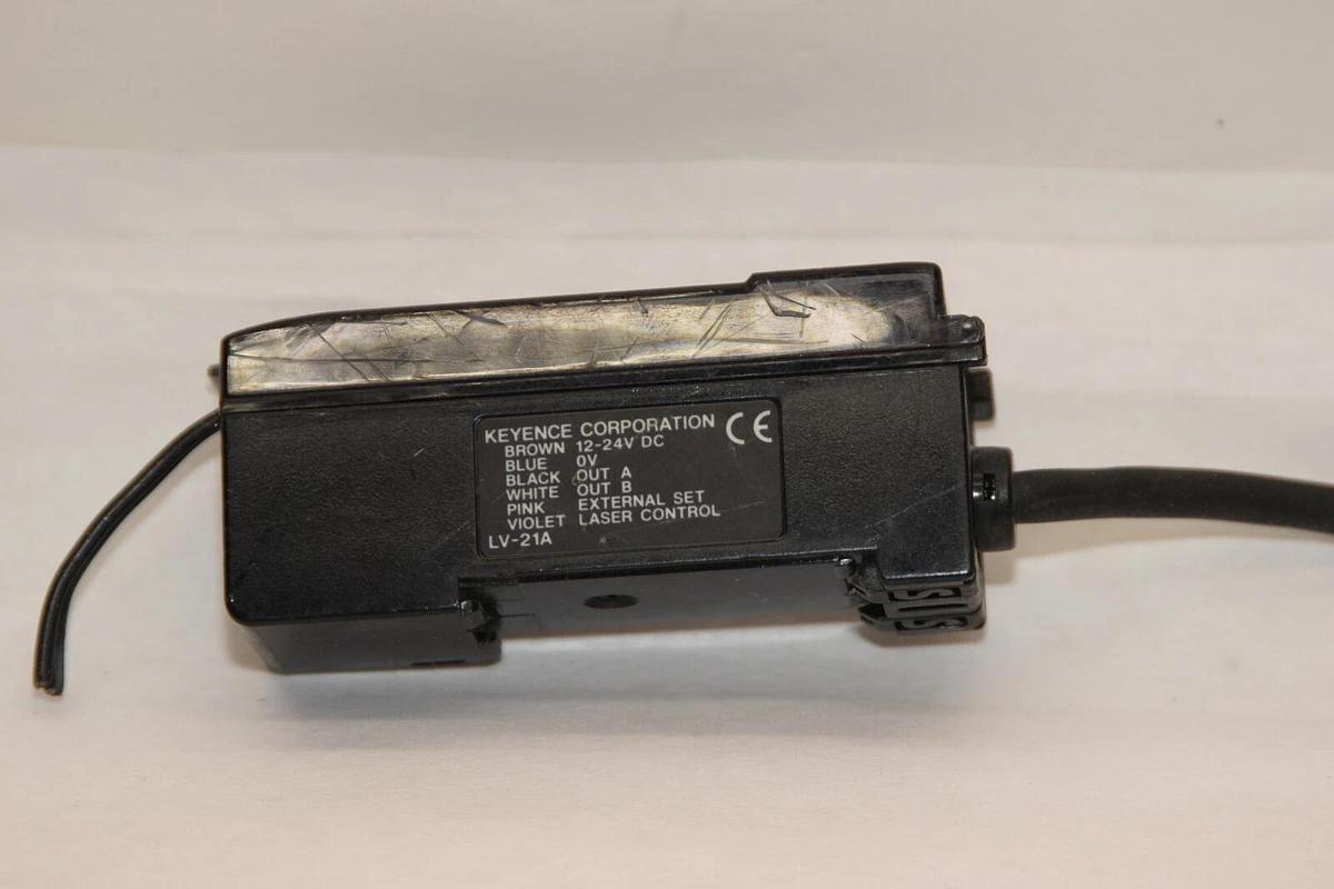 Used KEYENCE CORPORATION LV-21A LV21A 12-24Vdc Fiber Optic Digital Laser Sensor