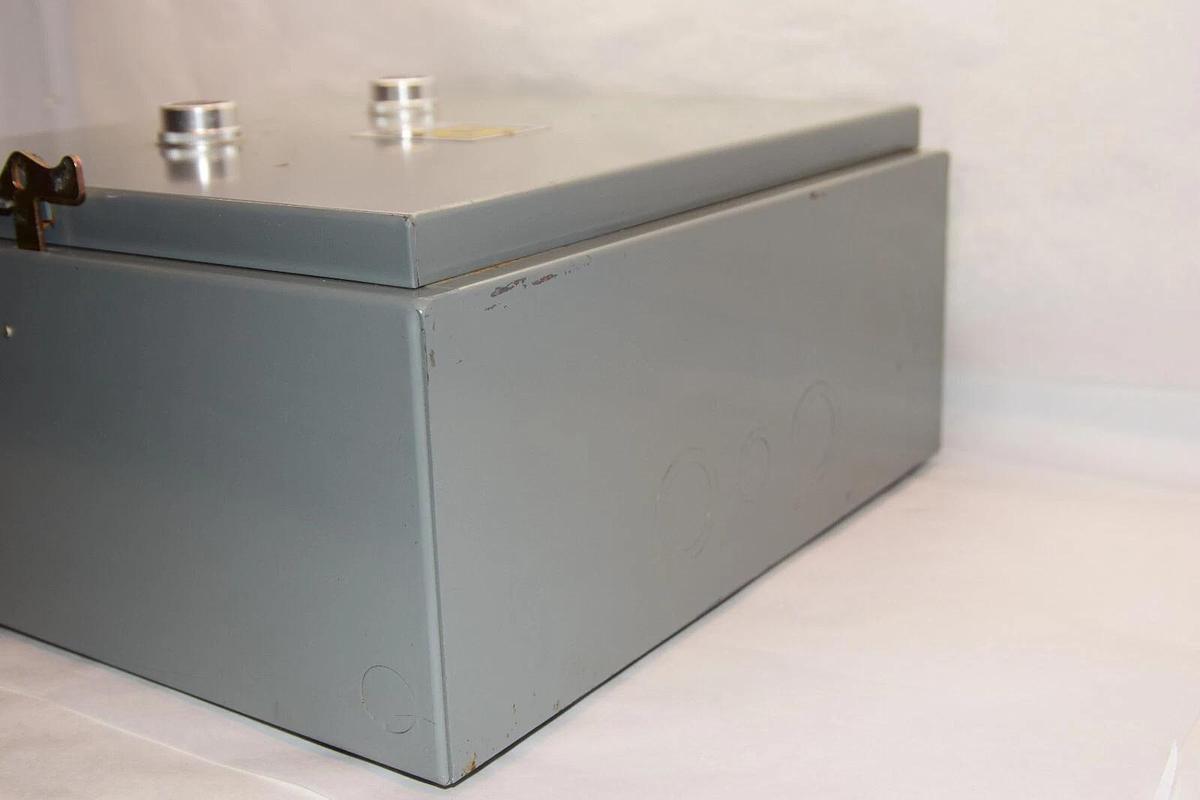 Used SQUARE D 8810 SDG-2 Enclosure w/ Reversing Contactor Size 2 8810 SD0-2  220/240v