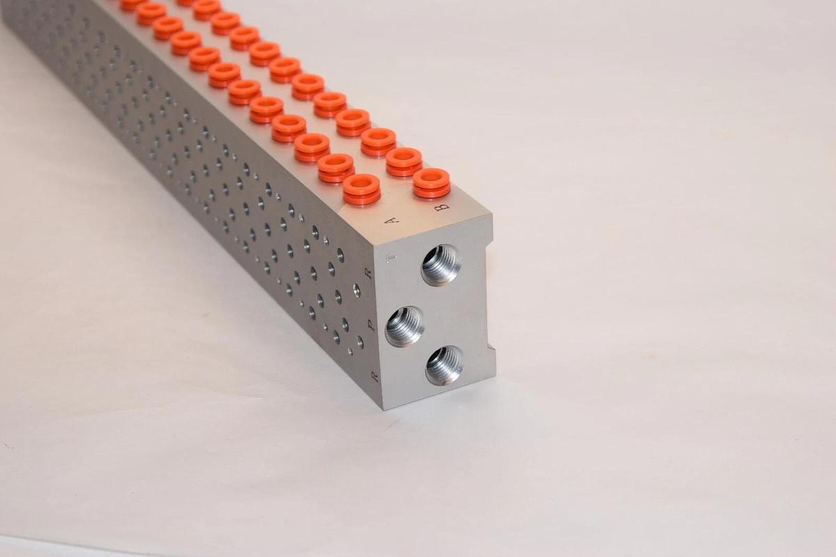 (NEW) SMC SS3YJ7-42-20-01 , SYJ700 Series Manifold Base Mount