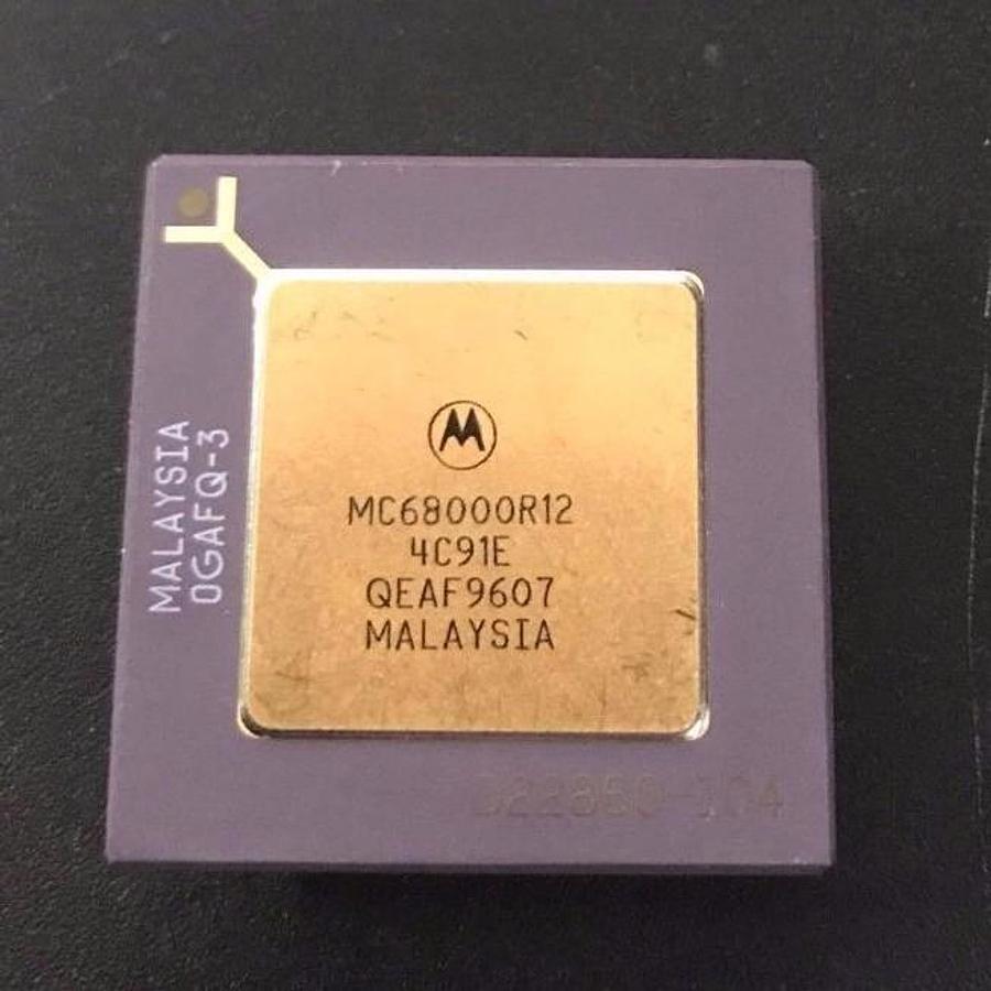 Used Motorola CPU MC68000R12 Gold CPU Chip