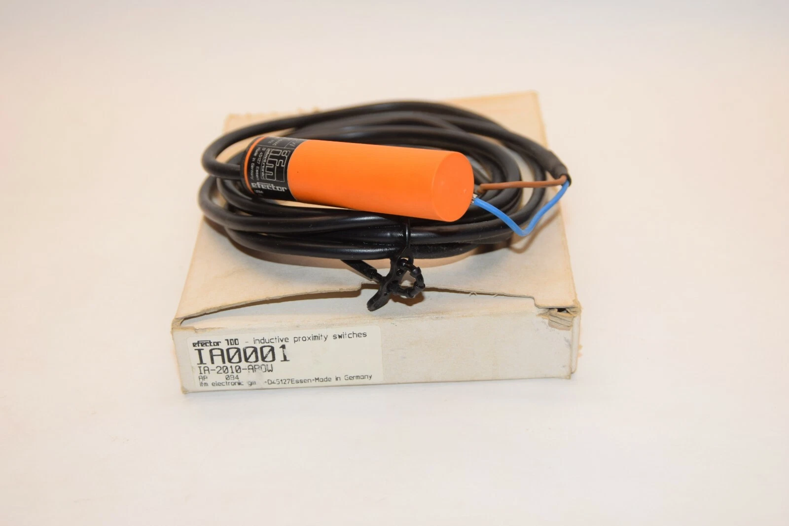 (NEW) EFECTOR IFM IA0001 IA-2010-AB0W 10MM 20/250Vac Inductive Proximity Switch