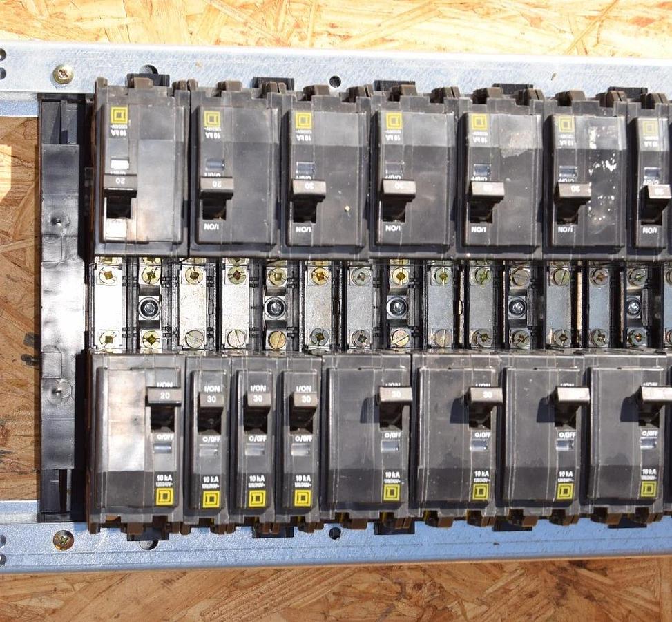 Used Square D 42 Circ 225A Main Lug Panelboard Interior NQOM442L225GSA 3ph 20a & 30a