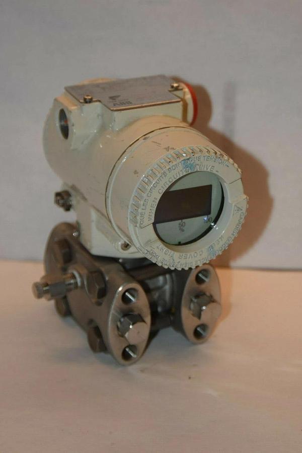 Used ABB 2600T Pressure Transmitter 264DSFSSA3A1 SR03058 6403004019