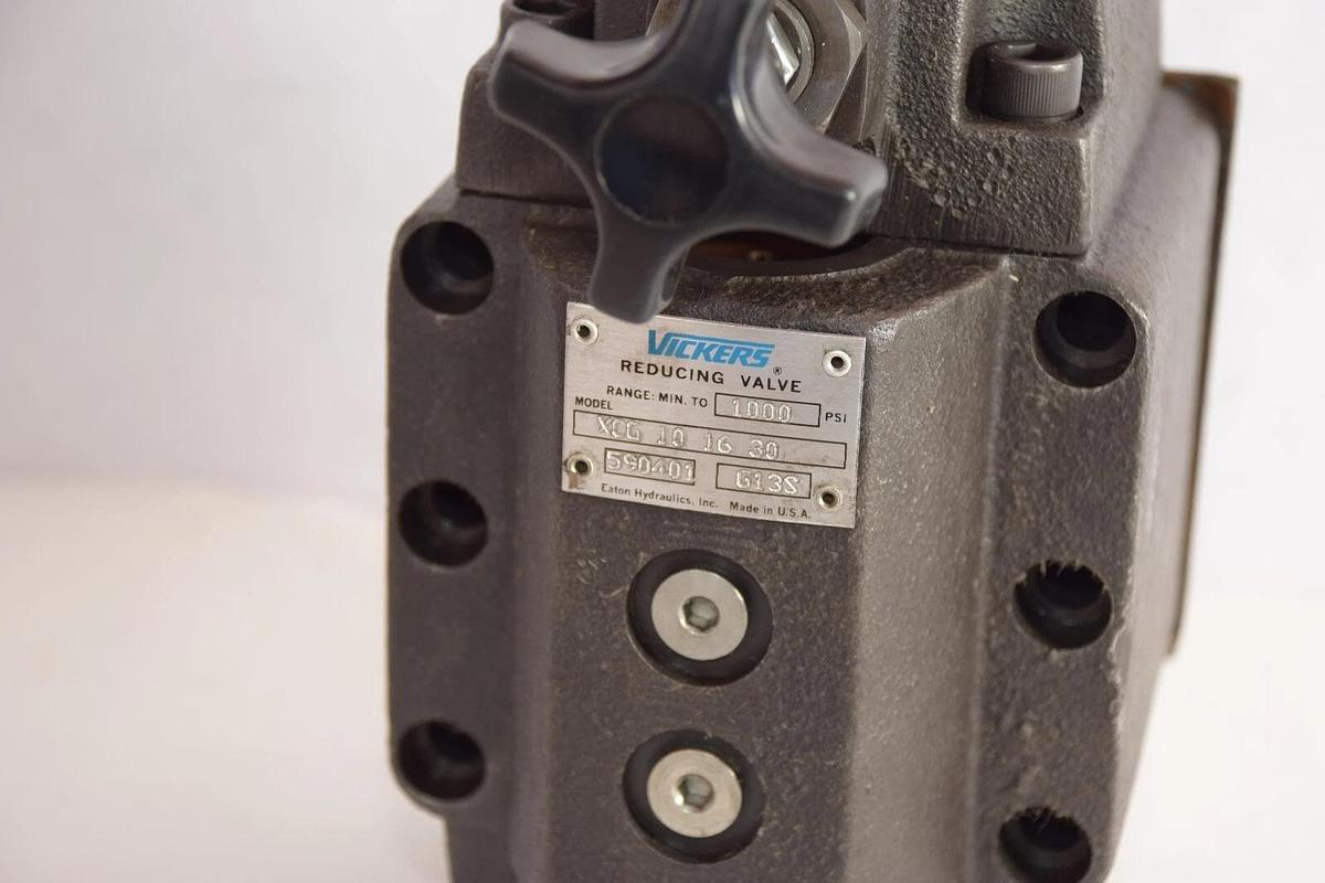 VICKERS EATON XCG 10 16 30 XCG101630 REDUCING VALVE  1000 PSI *NOS*