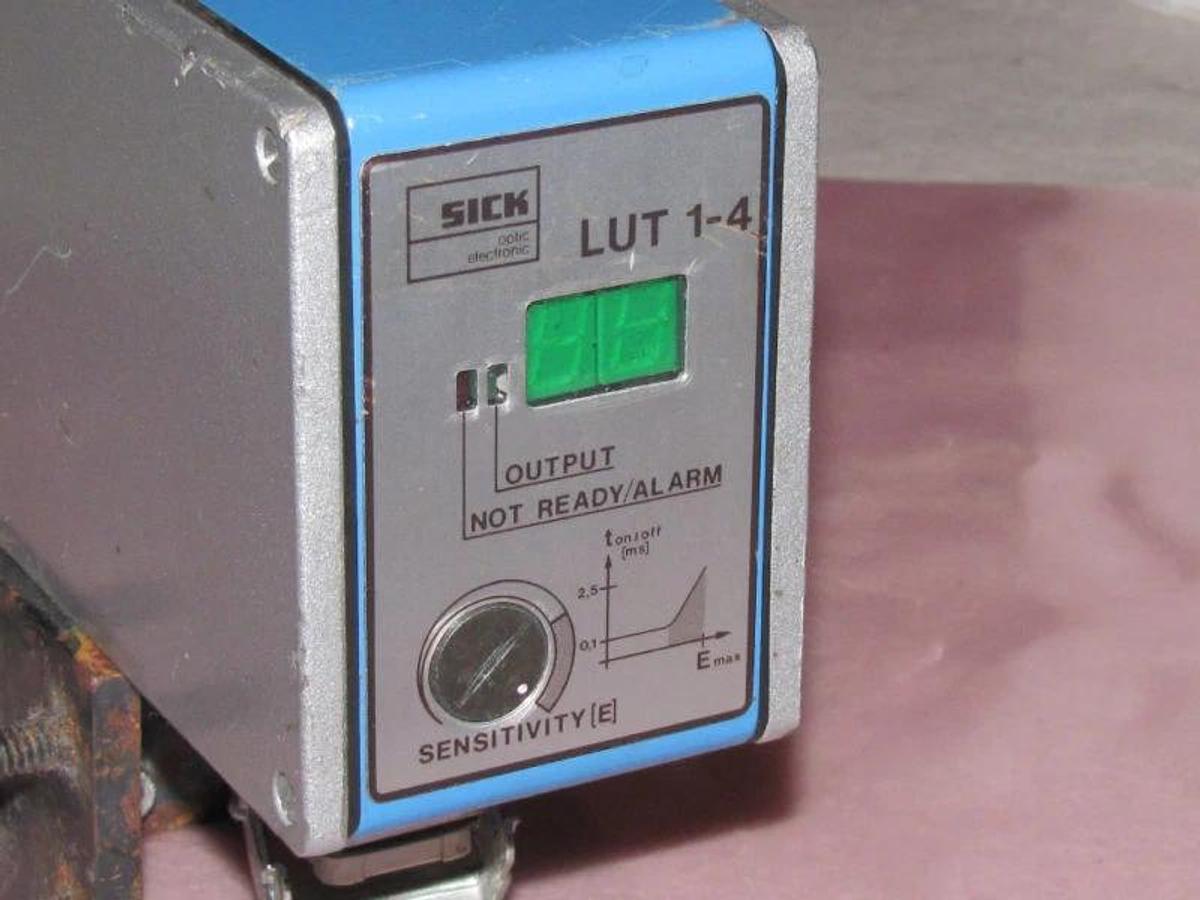 Used SICK LUMINESCENCE SENSOR SCANNER  LUT1-430 LUT1430 1005 937