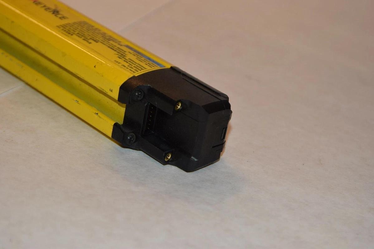 Used Keyence Light Curtain Receiver  GL-R64H-R  1260mm  GL-R64H R