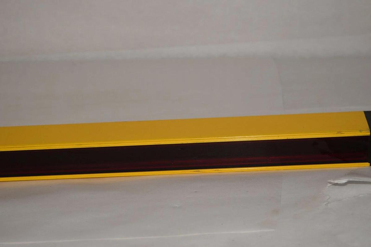 Used STI MS46-30-1045-R-FP-FD2 70158-1566 Range 0.3-9m Safety Light Curtain