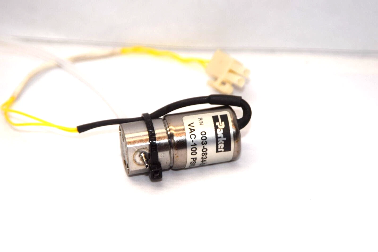 Used PARKER 003-0834-900 Vac-100-PSIG Series 3 Miniature Valve