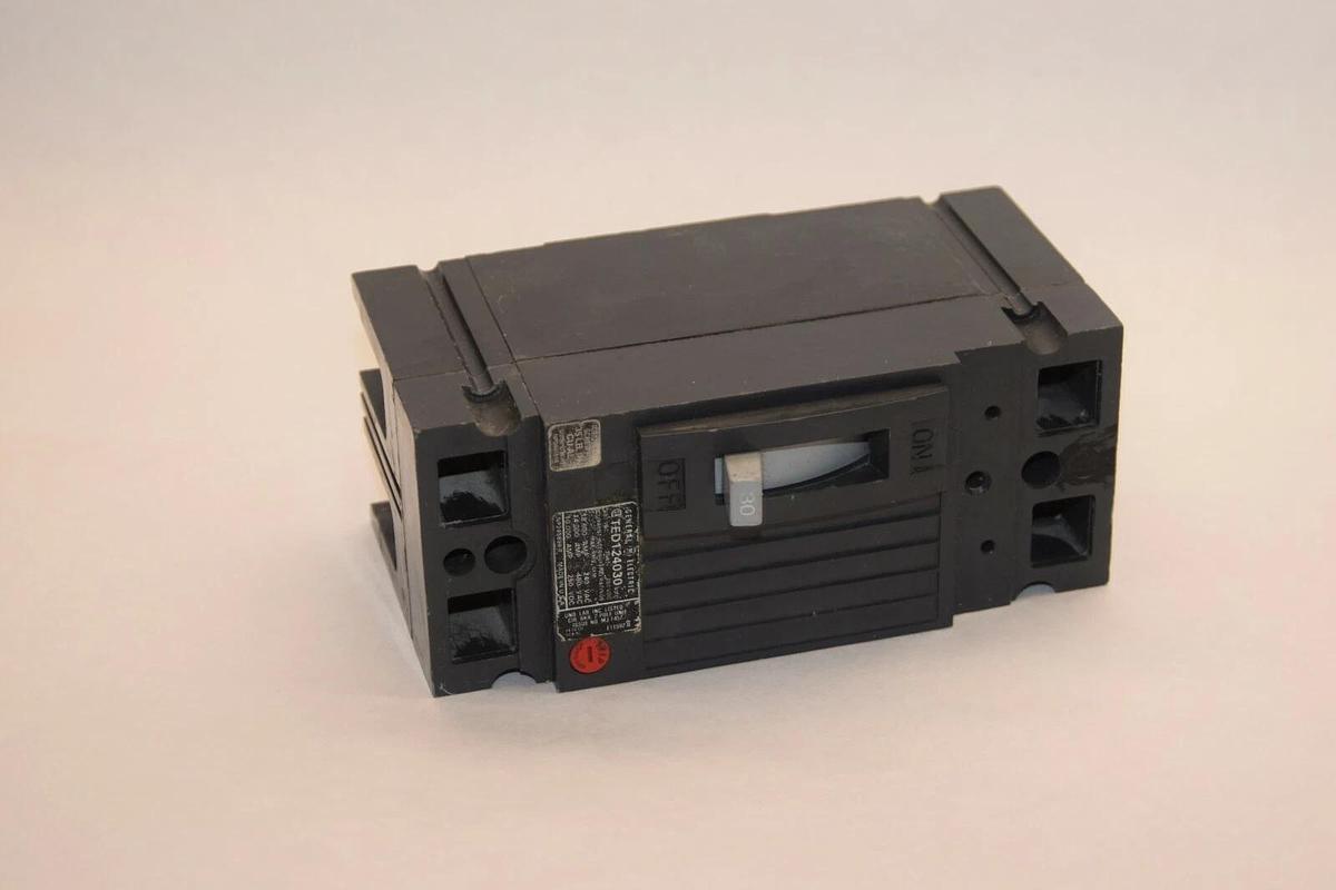 Used GENERAL ELECTRIC GE 30A Breaker TED124030 30 Amp 2P 480V