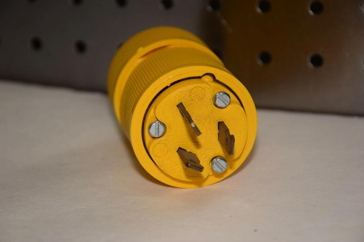 GE GENERAL ELECTRIC 10P 20A 125/250V LOCKING PLUG NEW