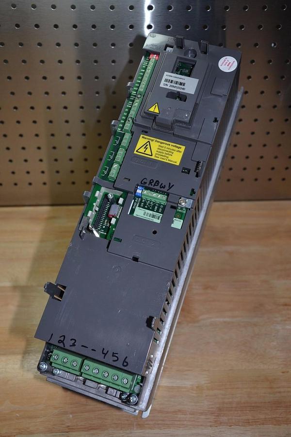 Used ABB  DRIVE ACH550-CARUH-031A-2 ACH550 CARUH 031A 2  240Vac 3PH 1PH