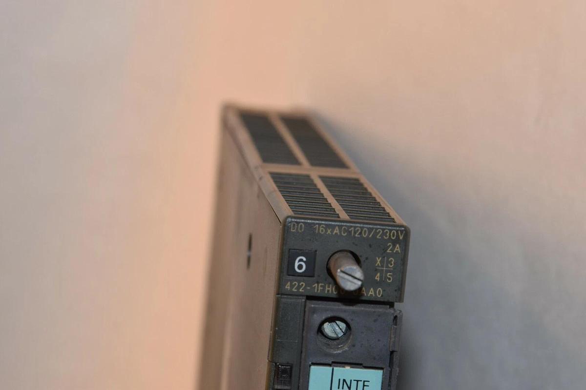 Used SIEMENS 6ES7 422-1FH00-0AA0 16PT 2A Simatic S7-400 Digtial Output Module