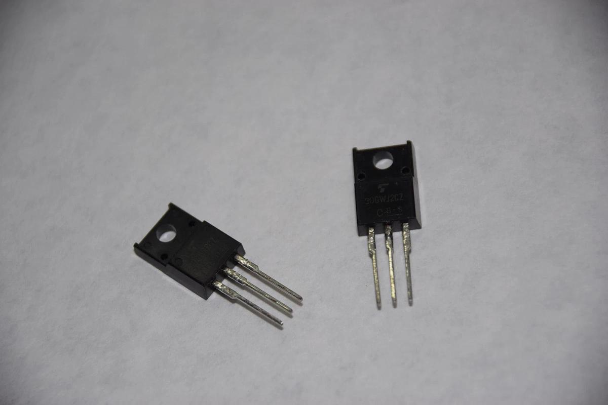 (LOT OF 2) TOSHIBA 30GWJ2CZ SCHOTTKY DIODE NEW