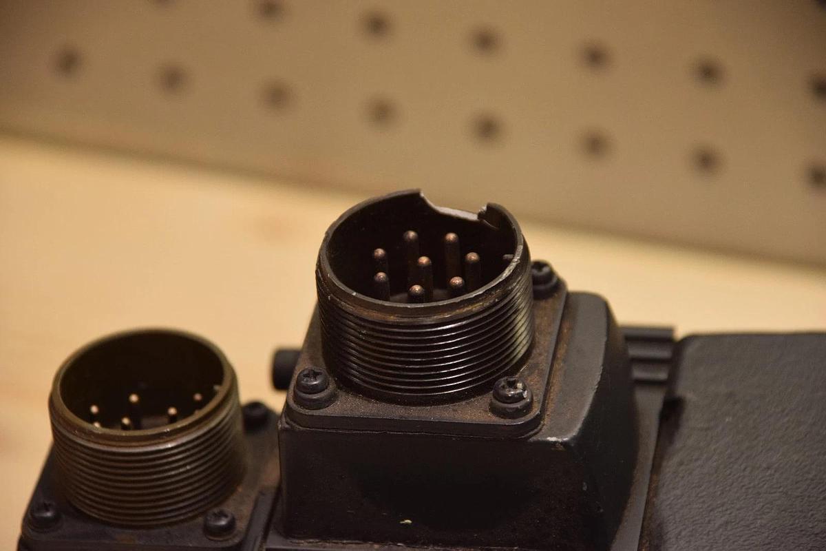 Used Mitsubishi HC-SFS52G1 0.5kW AC Servo Motor with Cyclo Drive CNVM-4105-11