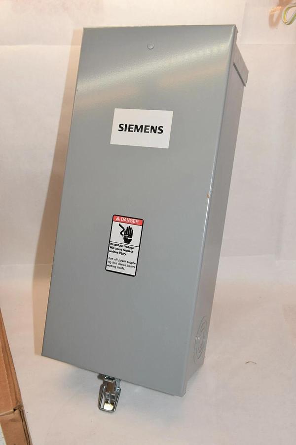 (NEW) SIEMENS E3RED43B030 ENC3R 3P 30A 30 Amp 30 A 480V 18KA Breaker