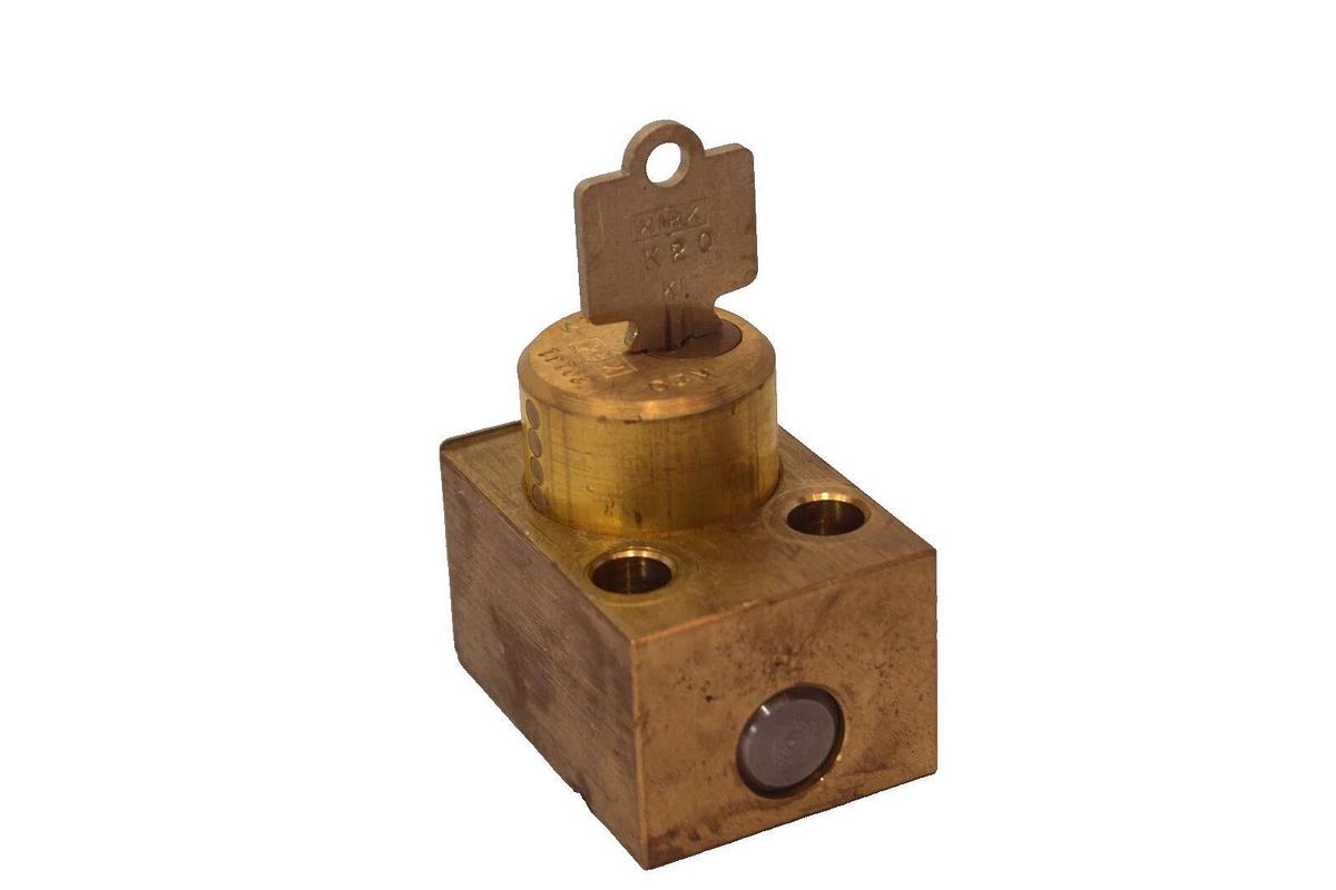 Used KIRK Key Interlock Lock With Key Included (Used)