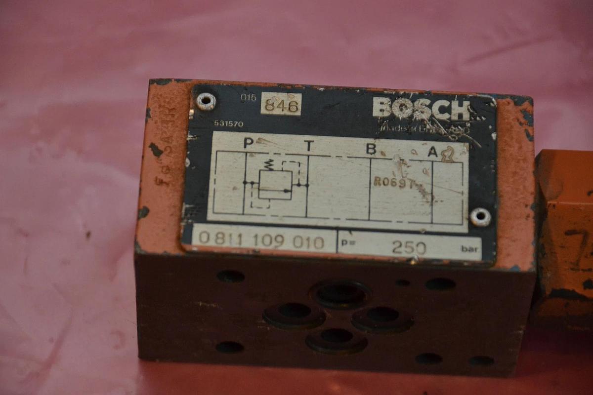 Used BOSCH VALVE 0811-109-010 0811 109 010 0811109010