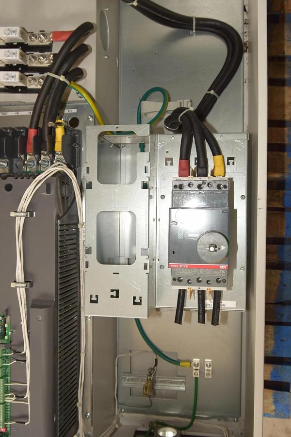 Used ABB ACH550-PCR-157A-4 157A 100kA 125Hp 3Ph Pump Drive