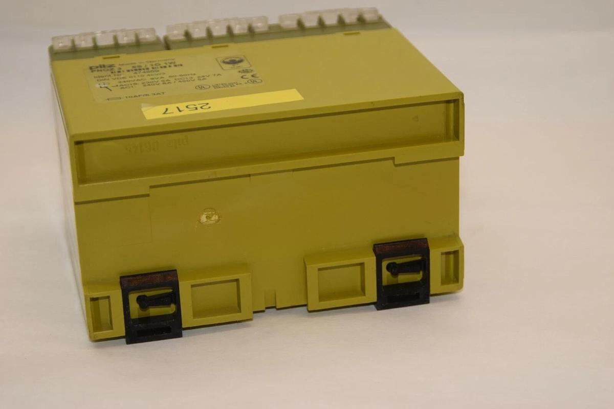 Used PILZ PNOZ 3 240Vac 9Va 50/60Hz 474859 Safety Relay *Crack*