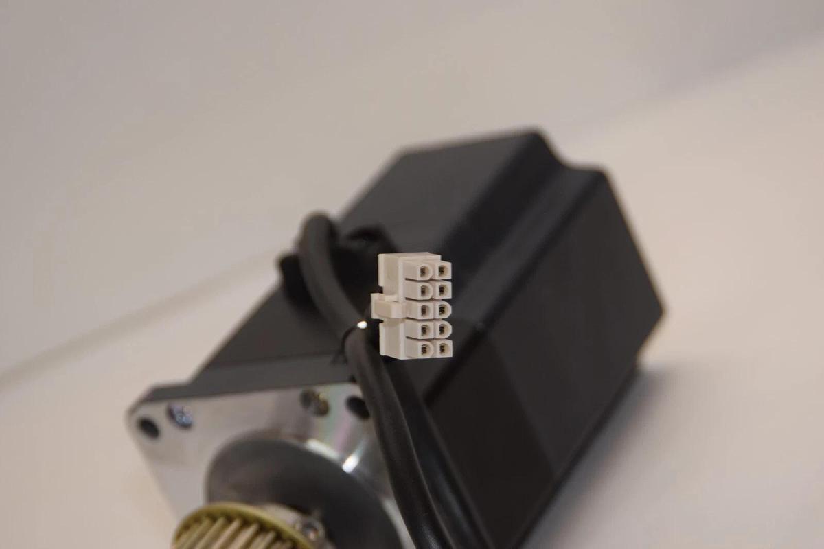 Used VEXTA / ORIENTAL MOTOR CO. ASM98MC 3.41Vdc 1.1A Motor