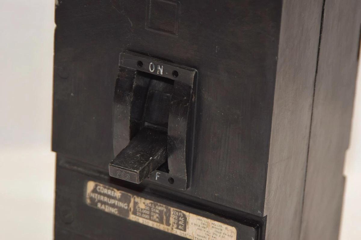 Used SQUARE D KAL362251021 225A 225 Amp 225 A 3P 600VCircuit Breaker *Missing 1 Lug*