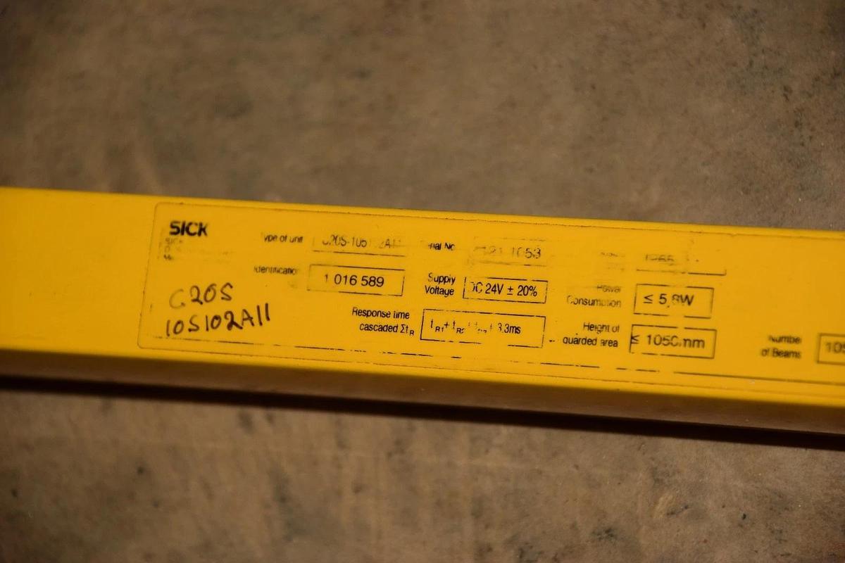 Used SICK C2000 C20S-105102A11 1050mm SAFETY LIGHT CURTAIN