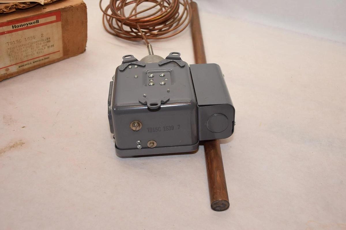 (NEW) HONEYWELL T915C 1639 2 , T915C16392 135Ω 1/4" Temperature Controller