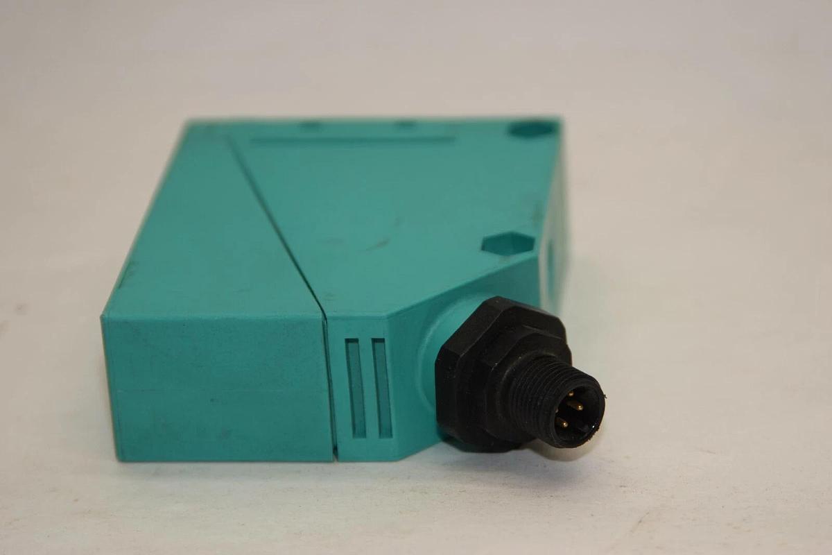 Used PEPPERL+FUCHS OCT800-F8-E5 84108 10-30V 200mA Photoelectric Sensor