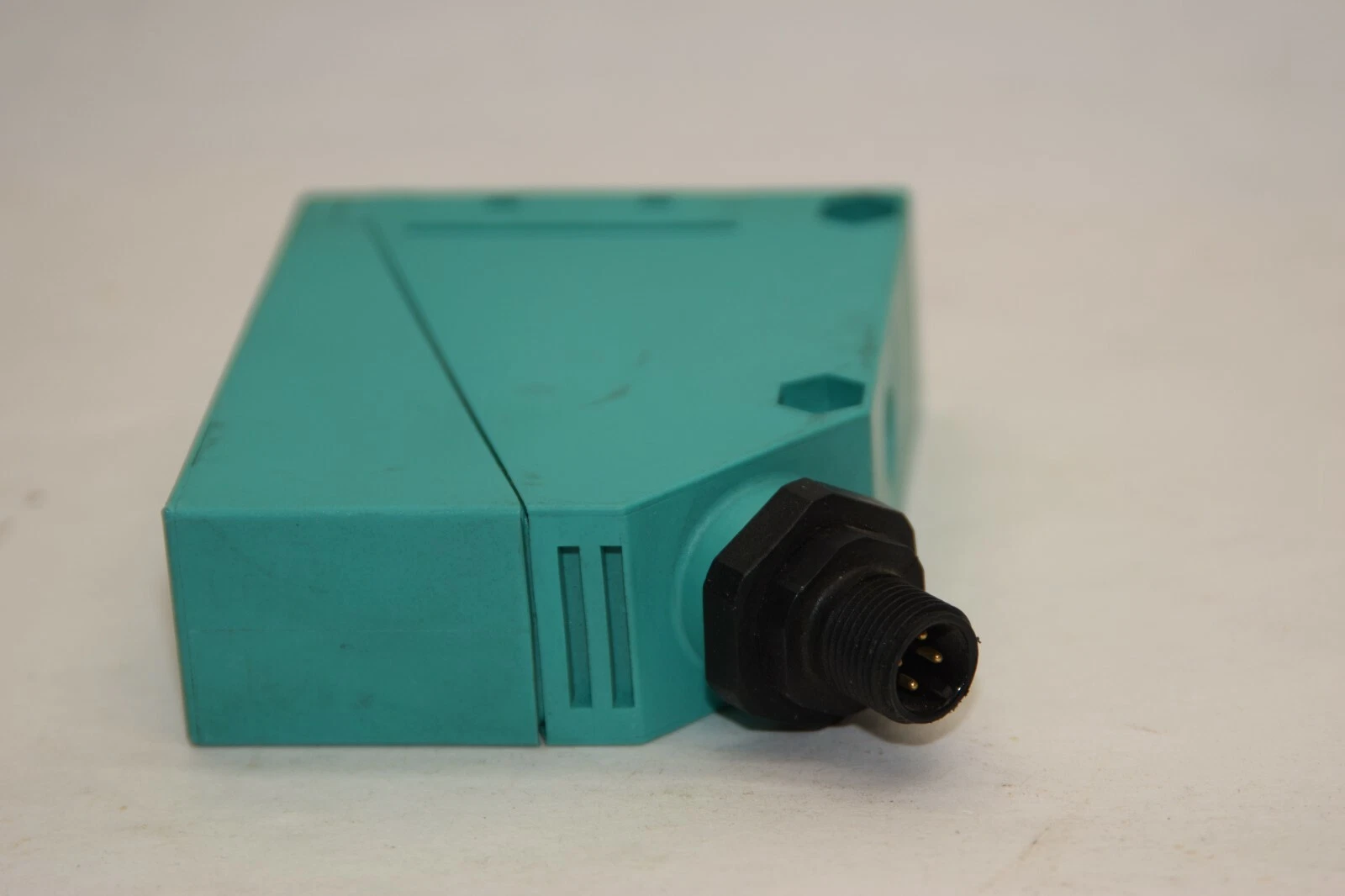 Used PEPPERL+FUCHS OCT800-F8-E5 84108 10-30V 200mA Photoelectric Sensor